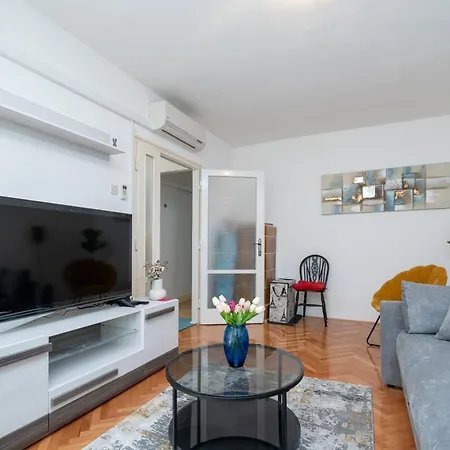 With Wifi - 22991 Apartment